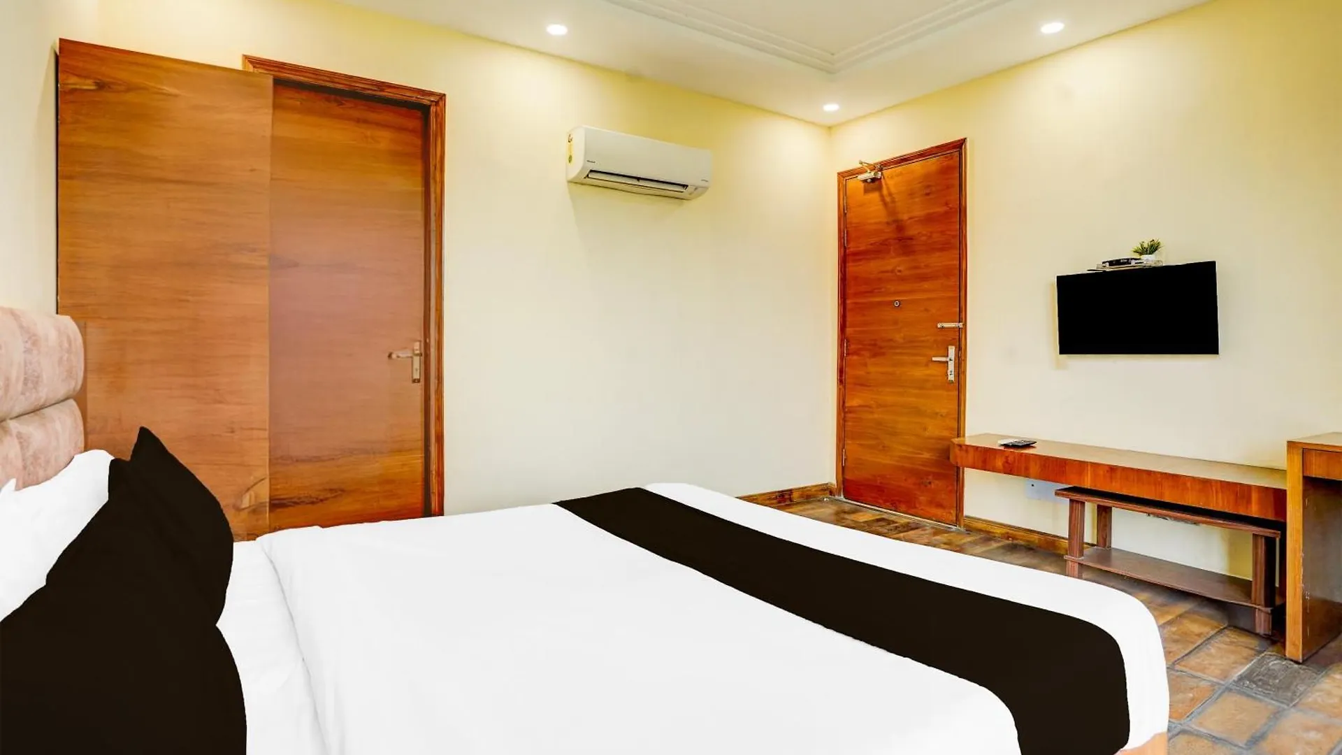 ****  فندق Super Townhouse Sector 47 Near Medanta غورغاون الهند
